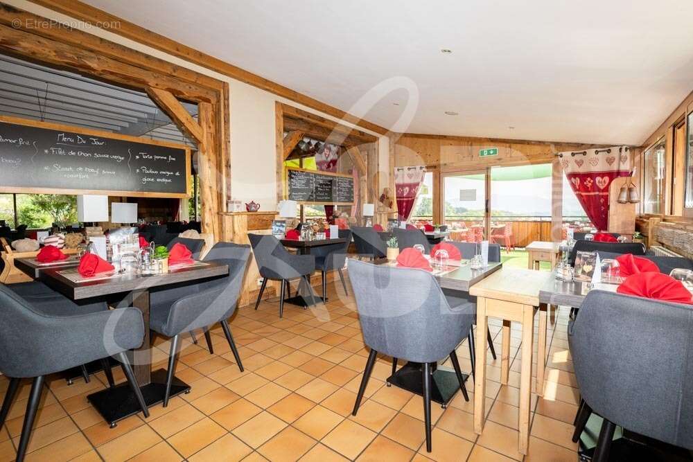 Hôtel restaurant Le Pont De Champ - Commerce à BEAUCROISSANT