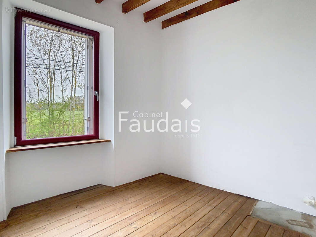 Maison à CONDE-SUR-VIRE