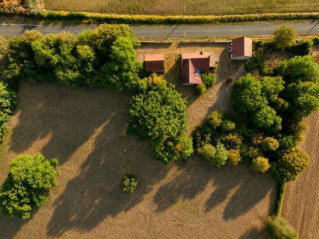Chateaumeillant  Longère idéale pour vos projets - photo 2