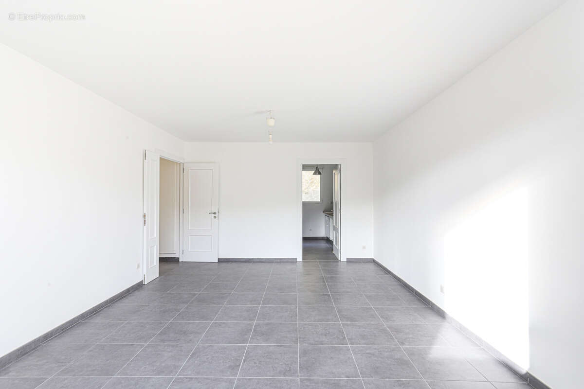 Appartement à SAINT-LAURENT-DU-VAR