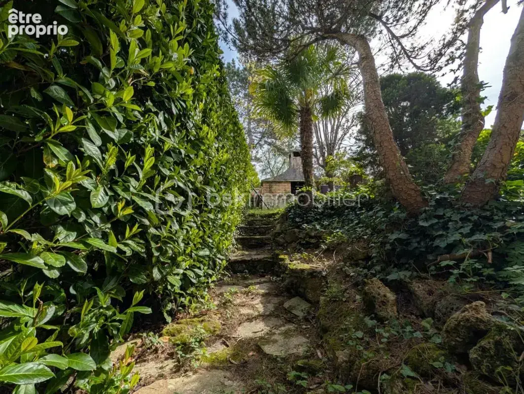 Maison  familiale avec jardin - photo 1