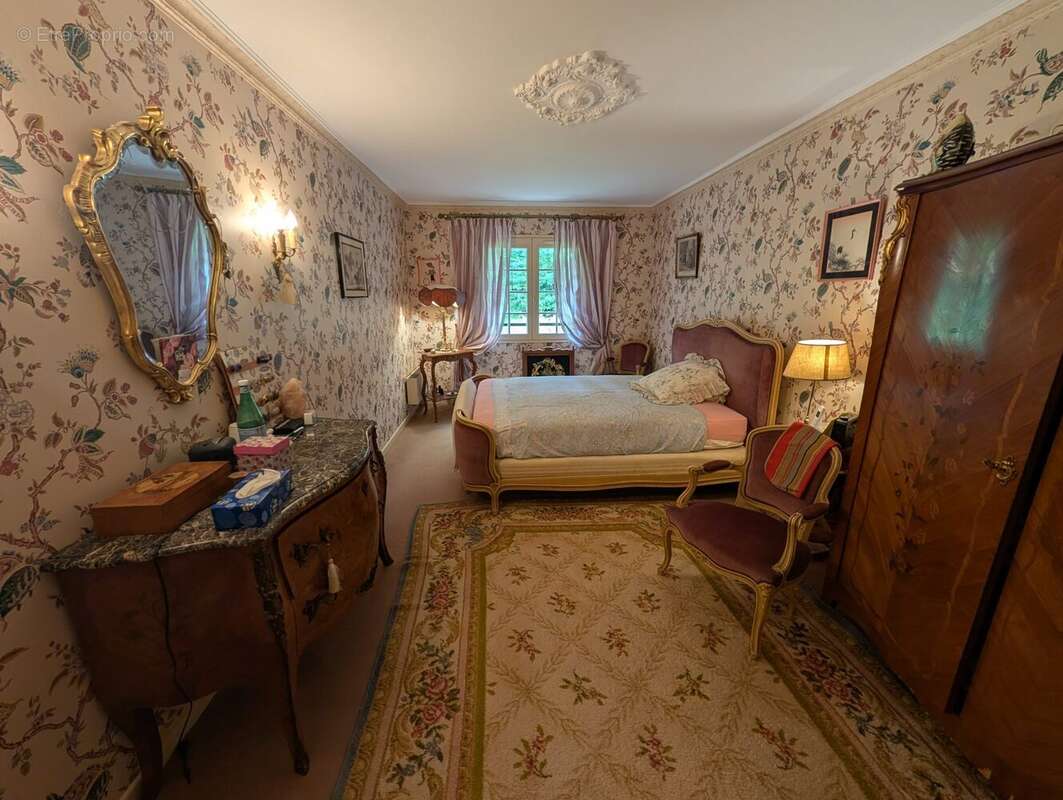 Maison à LES CLAYES-SOUS-BOIS