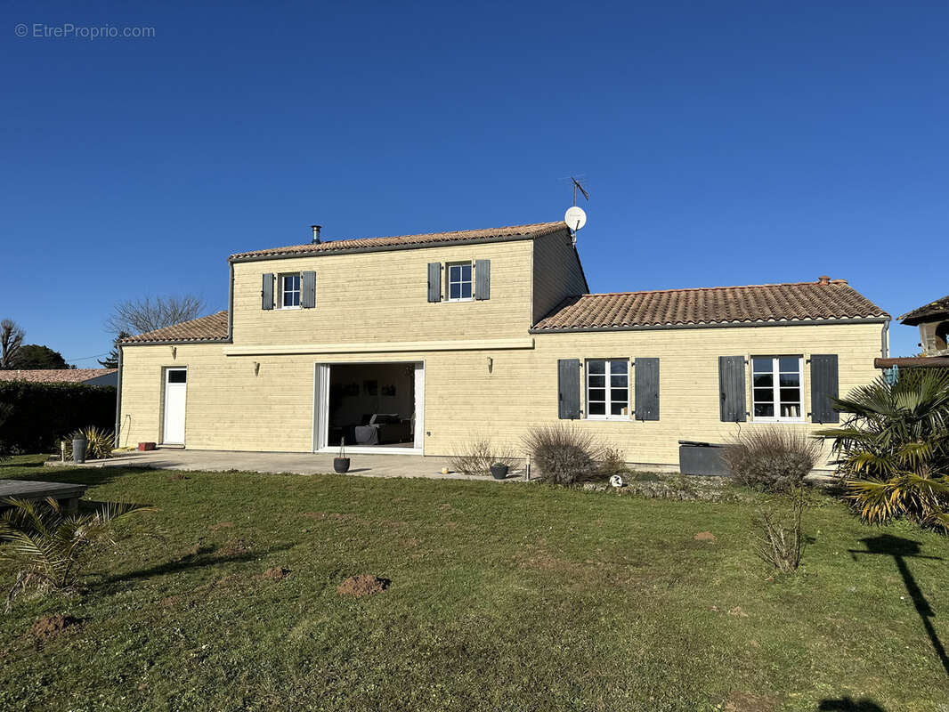 Maison à CHAMPAGNOLLES