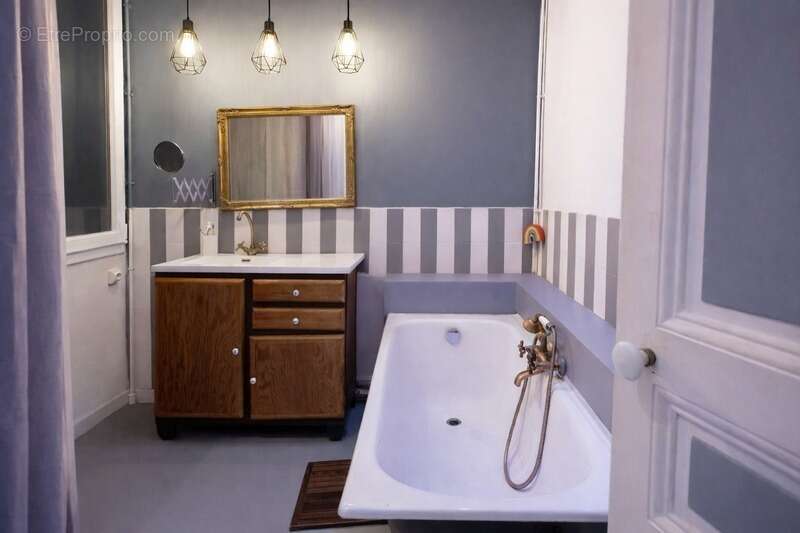 Appartement à MARSEILLE-1E