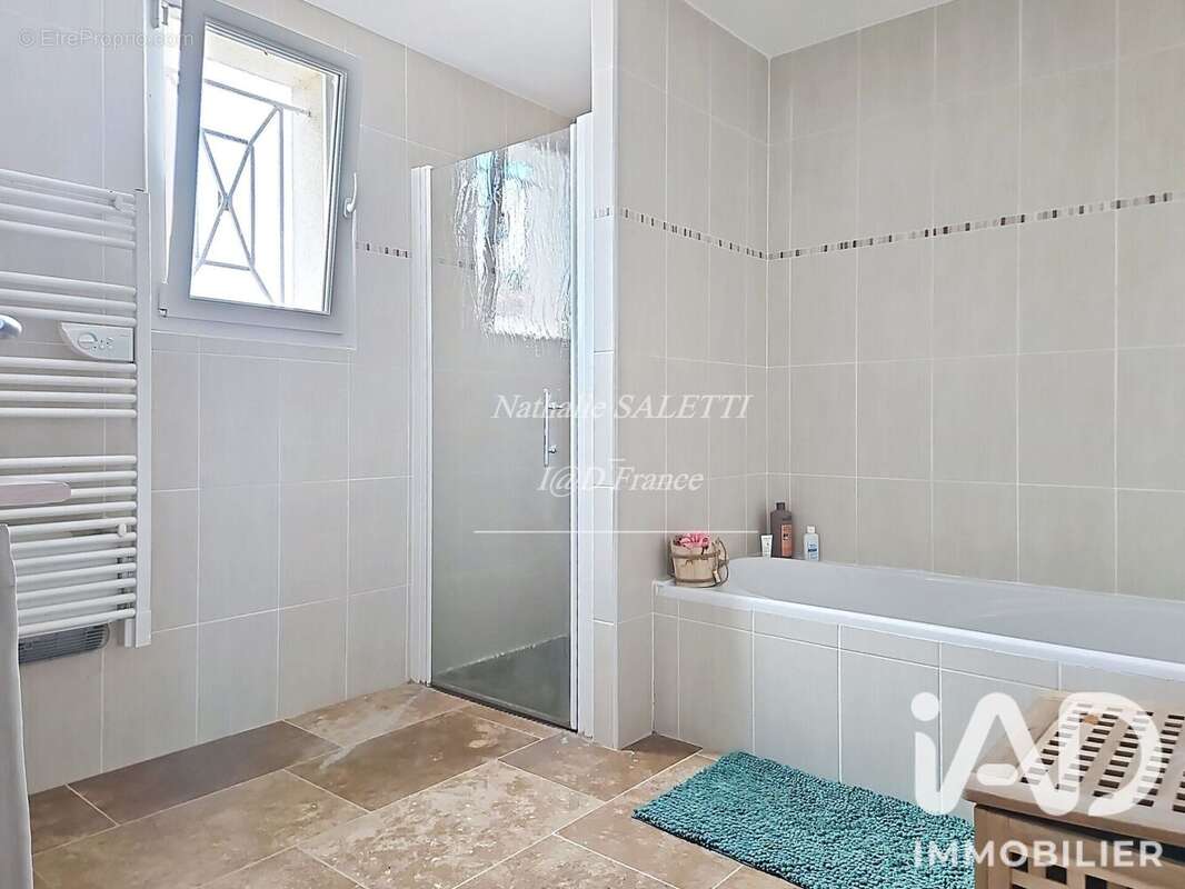 Maison 128 m² à Saint-Hilaire-De-Lusignan  - photo 9