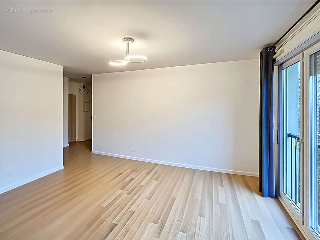 Appartement à FONTENAY-LE-FLEURY