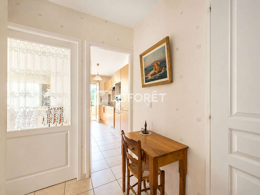 Challes-les-Eaux - Appartement T4 avec garage double, ascenseur et toutes commodités à pied - photo 8