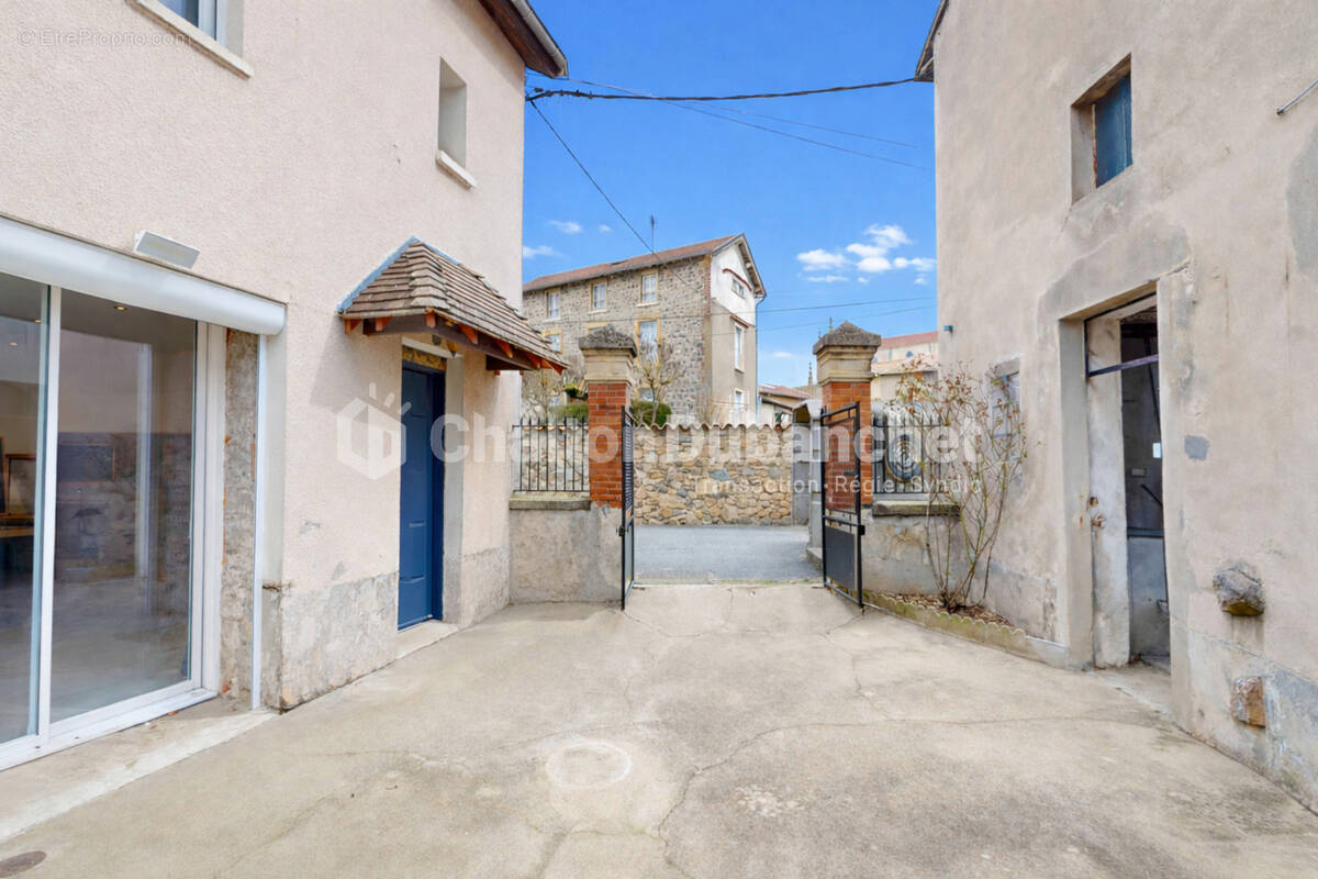 Maison à SAINT-JUST-LA-PENDUE