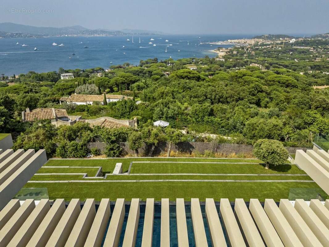 Vue mer à couper le souffle –  Vente propriété contemporaine neuve dans un domaine exclusif aux portes de Saint-Tropez - photo 3