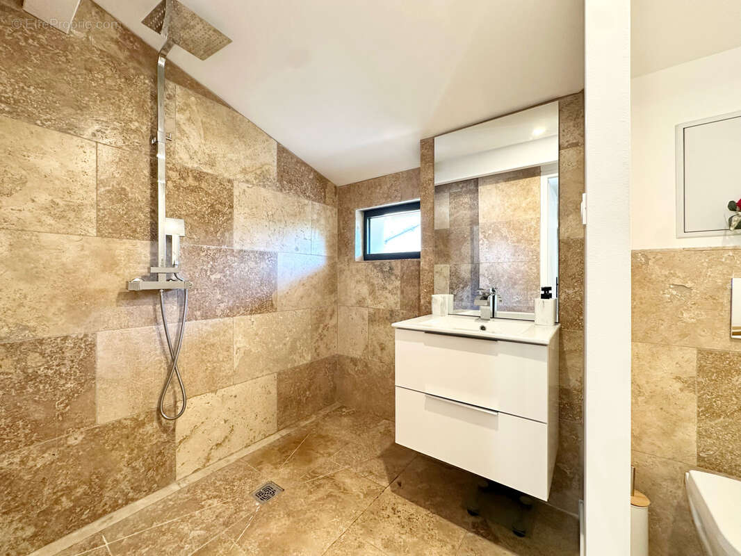 Maison à MONTAIGUT-SUR-SAVE