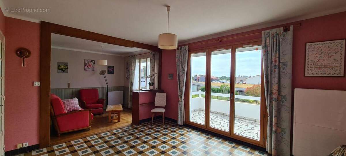 Maison Gorges 4 P . 3 Chs . 84.1 M² . T 719 M² . Balcon . Garage . Sous sol - photo 8