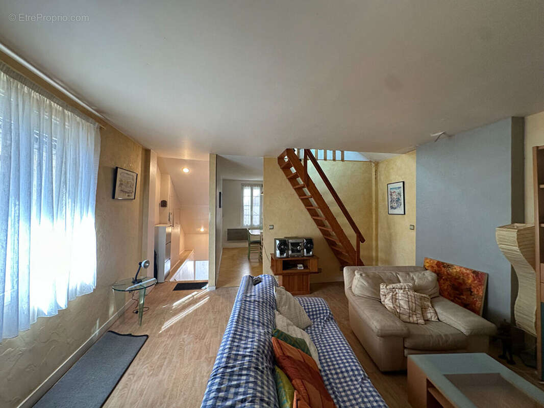 BESANÇON - QUARTIER CHAPRAIS-Duplex 3 pièces avec potentiel - photo 3