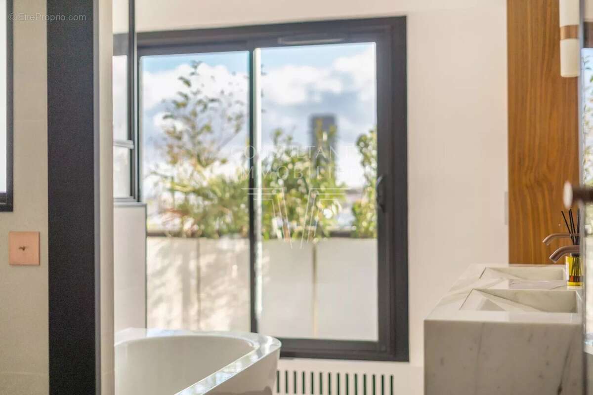 Appartement à PARIS-15E