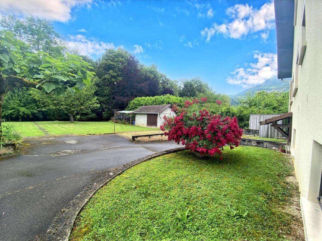 Maison à MONTAGNIEU