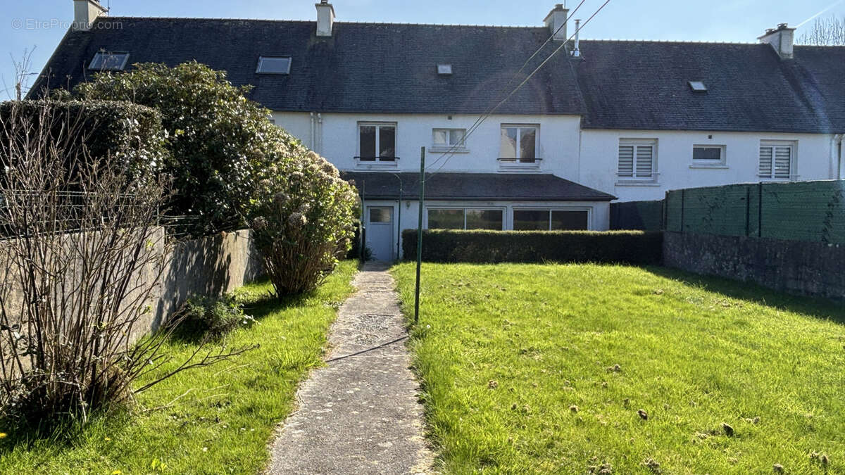 Maison à LE RELECQ-KERHUON