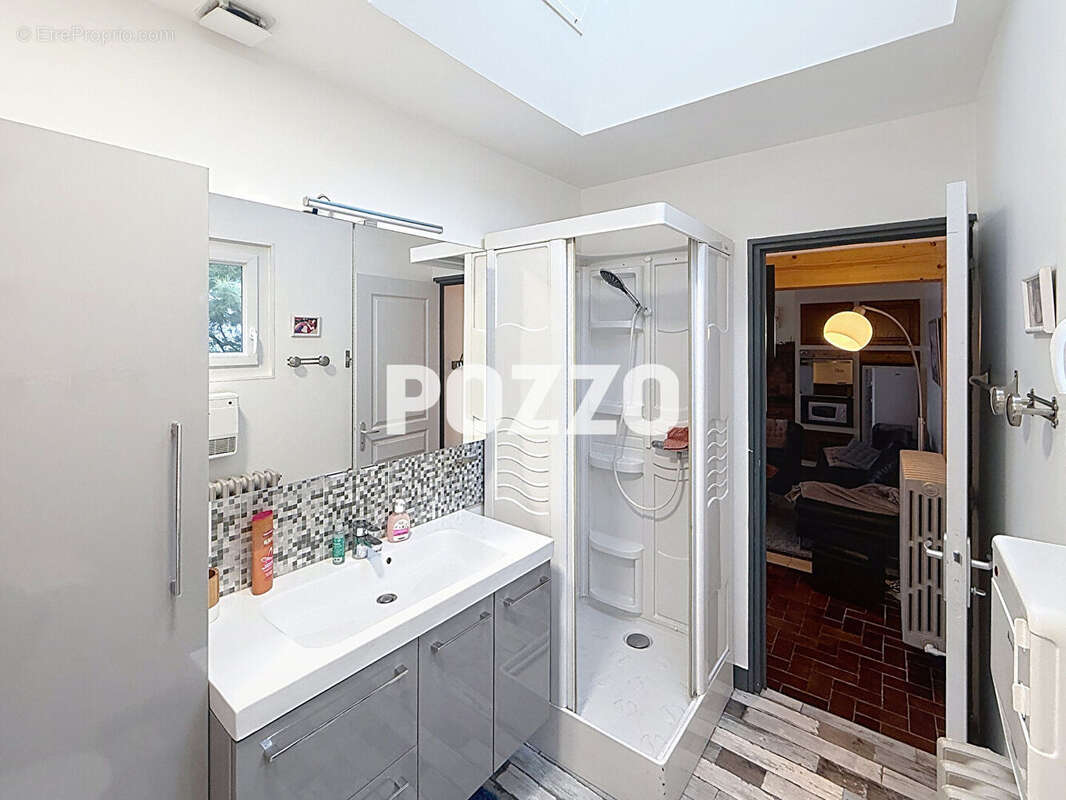 Appartement à DONVILLE-LES-BAINS