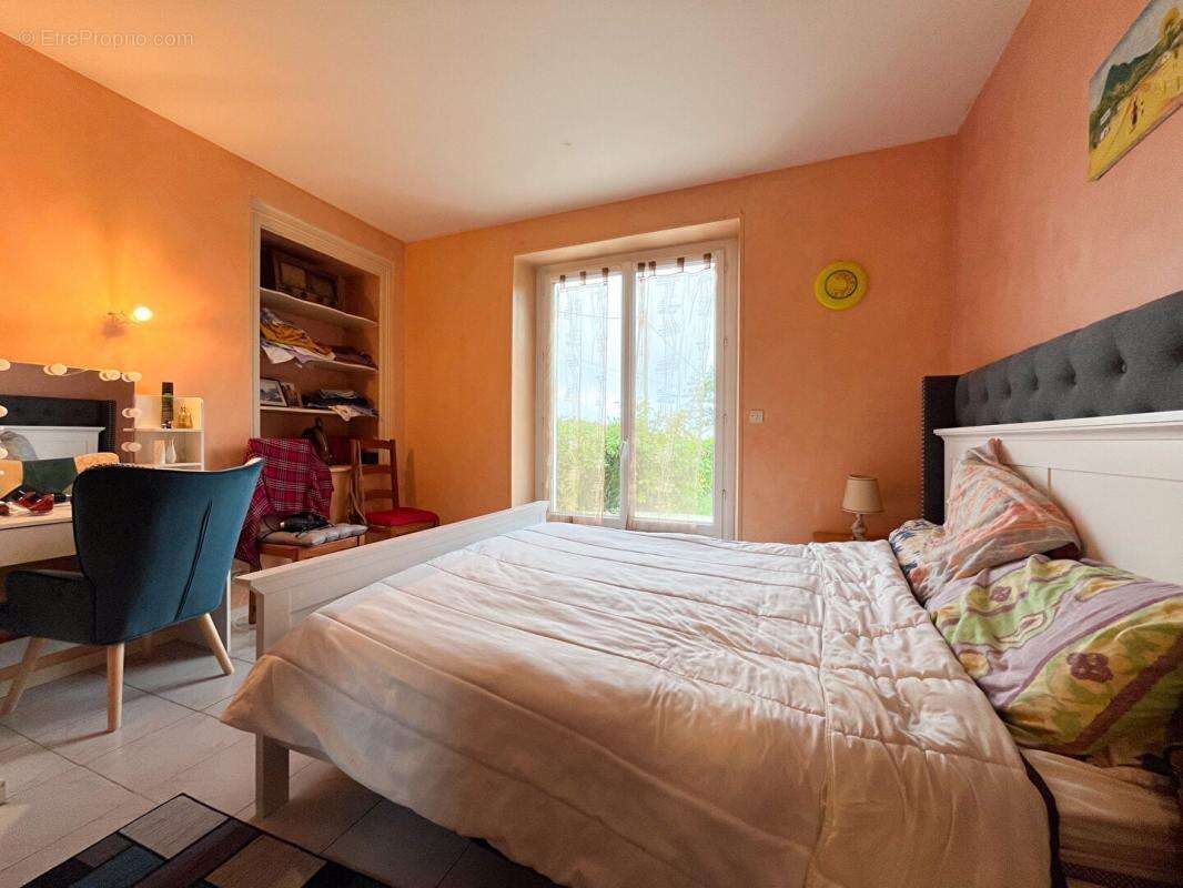 Maison à SAINT-GENOU