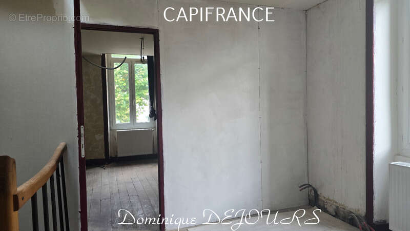 Maison à SAINT-SAUVEUR-DE-MONTAGUT