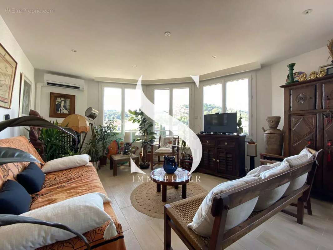Appartement à VALLAURIS