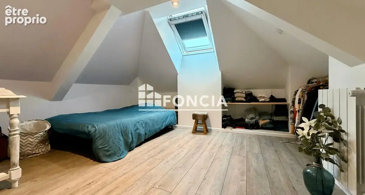 Proche Faulquemont et Saint Avold, belle maison de 160 M2 rénovée avec goût et offrant de belles prestations sur un terrain de 1 - photo 6