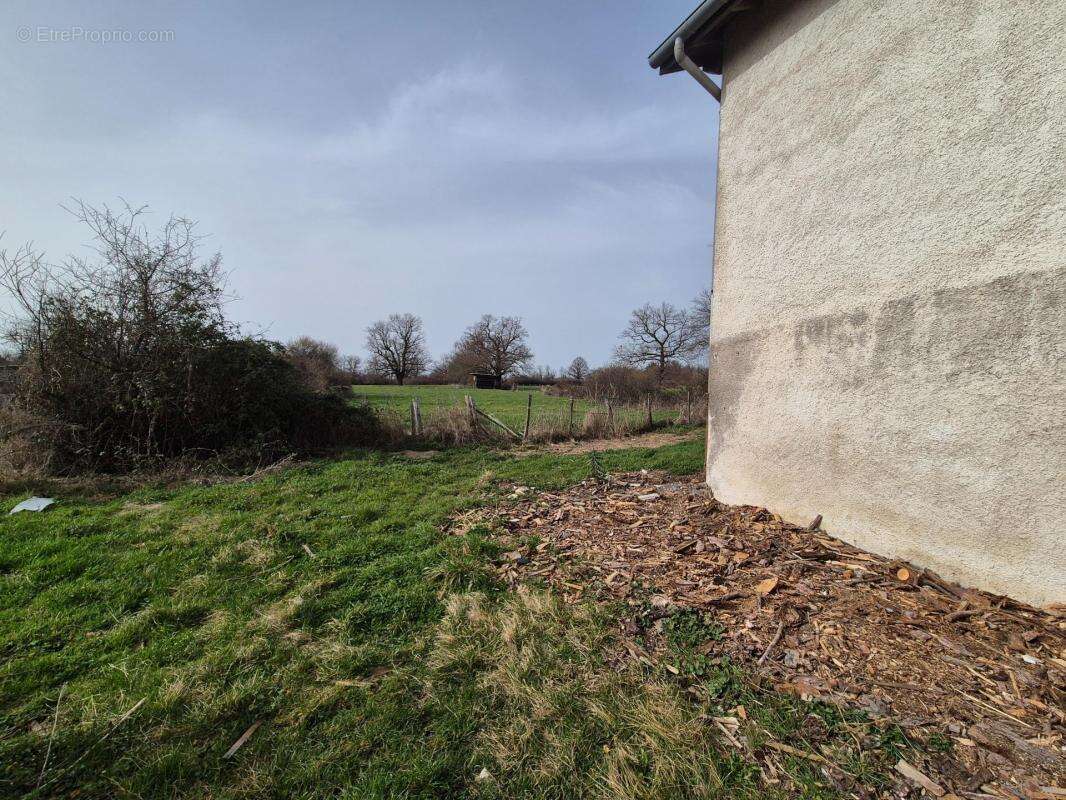 Appartement à VEAUCHE