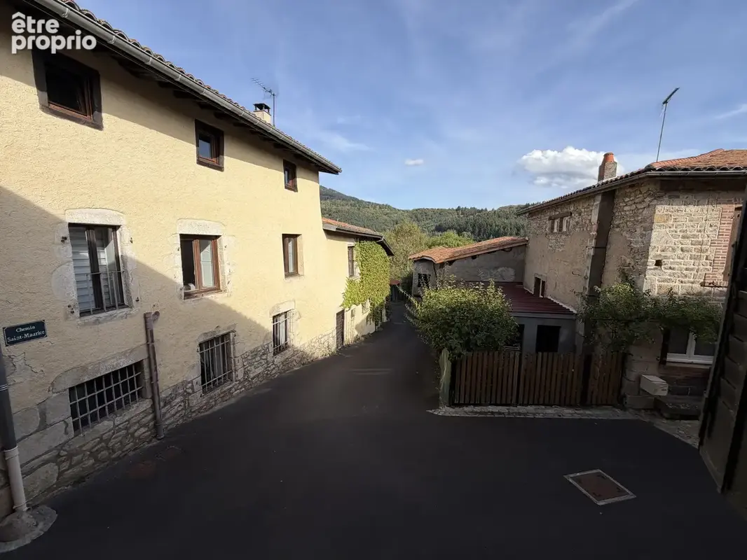 Ensemble immobilier à Vollore-Ville - photo 12