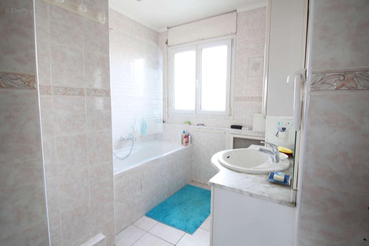 Appartement à SARTROUVILLE