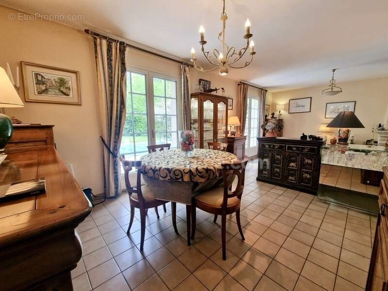 Maison à AVRAINVILLE