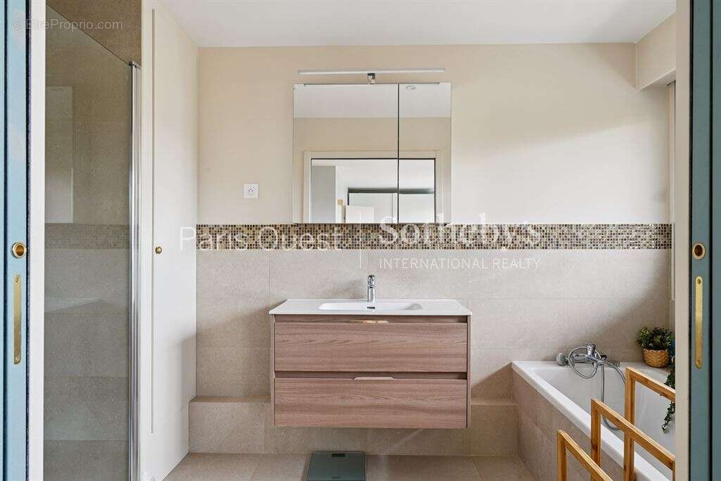 Appartement à NEUILLY-SUR-SEINE