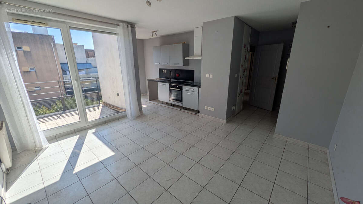 Appartement Meyzieu 3 pièce(s) 52 m2récent, garage double - photo 2