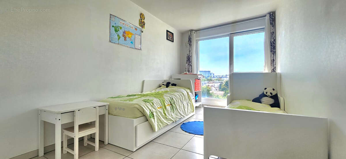 Vénissieux - Immeuble récent - Appartement 4 pièces 81 m² - photo 9