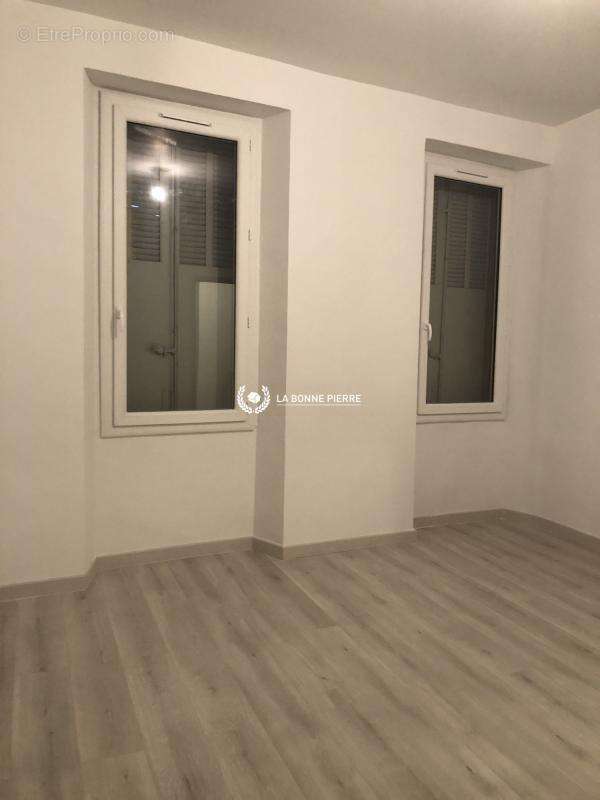 Commerce à MARSEILLE-9E