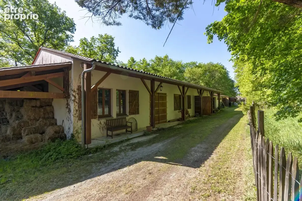 Maison spacieuse avec piscine, grandes dépendances et terrain - photo 17