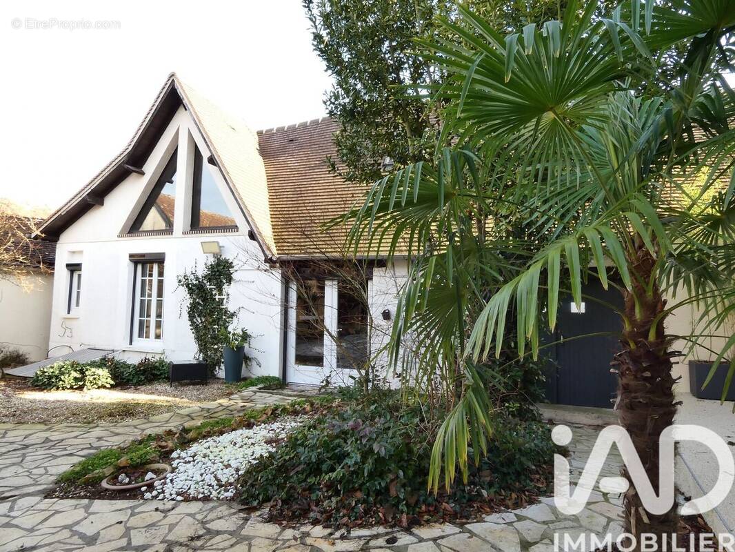 Photo 1 - Maison à NOGENT-LE-ROI