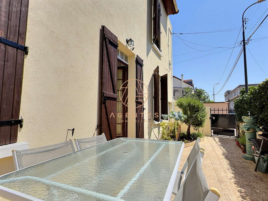 Appartement à SAINT-MAUR-DES-FOSSES