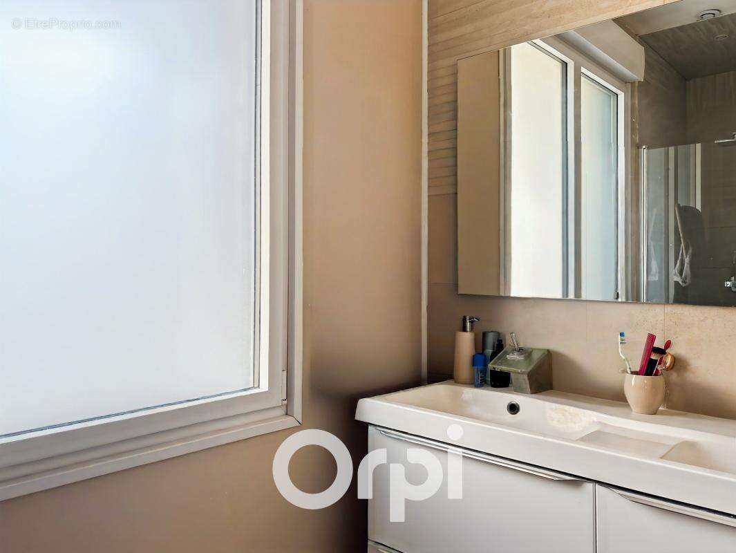 Maison à LA CHAIZE-LE-VICOMTE