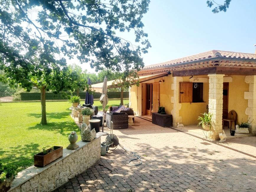 Draguignan villa F6 197m2 piscine garage terrasse 3800m terrain 795000€ crn2373 DPE A - photo 4