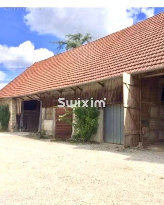 Maison à COMMENAILLES