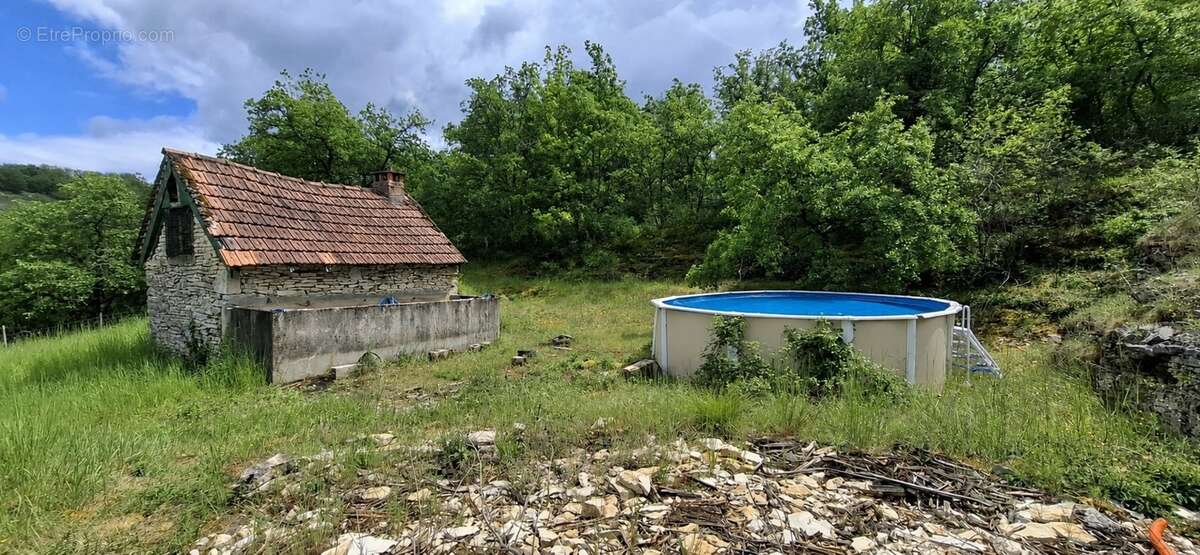 LES FARGES (24) : Maison 80 m2, terrain  de 12 339 m2 - photo 1