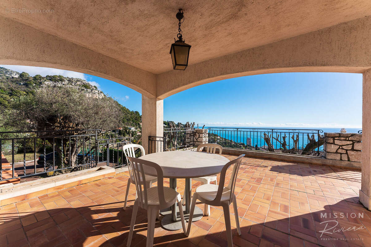 Villa provençale offrant une vue panoramique sur la mer à La Turbie, à 5 minutes de Monaco - photo 11