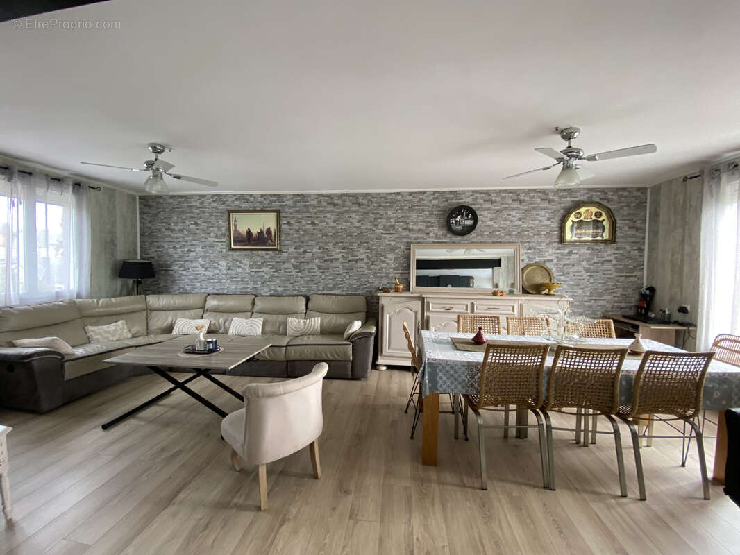 Maison à SAINT-MACAIRE-EN-MAUGES