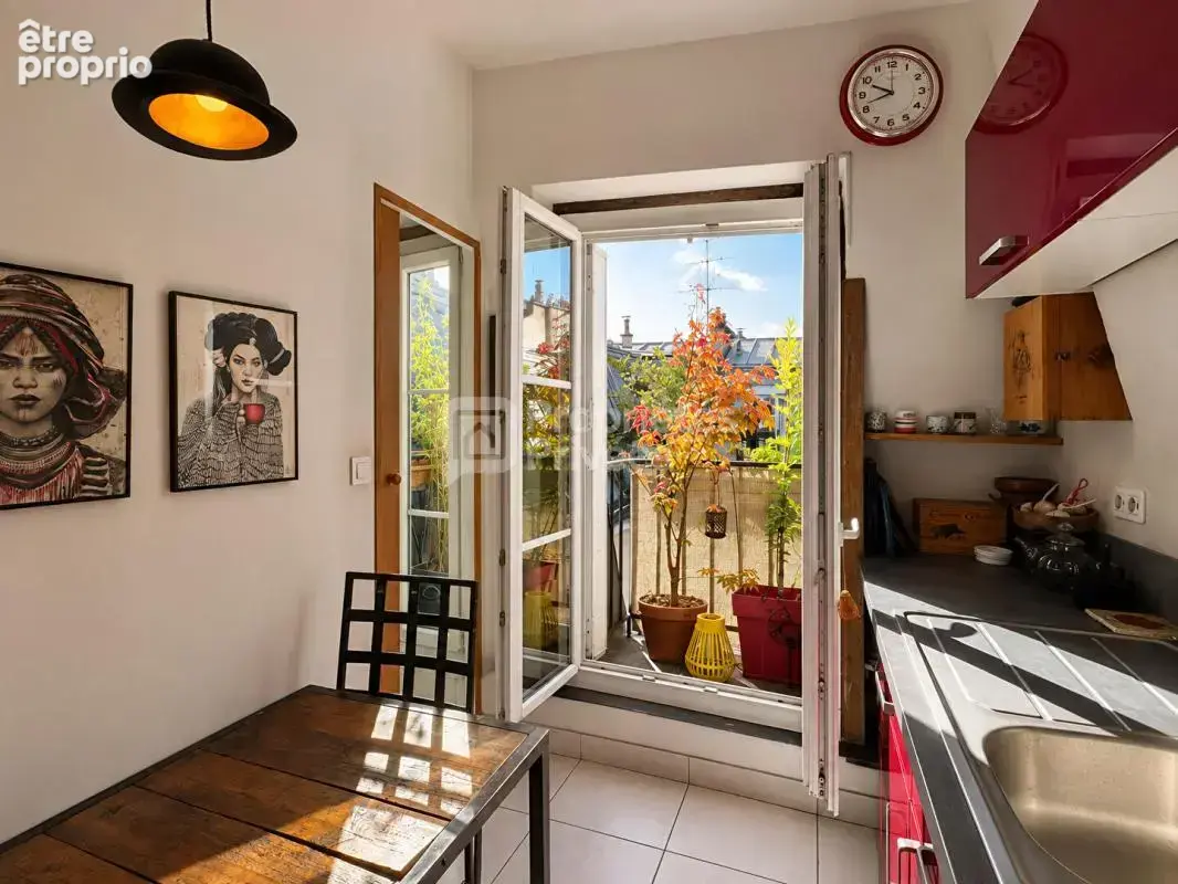 75009 PARIS - Quartier Martyrs-Lorette-Cadet- Appartement lumineux, traversant avec 6  balcons et belle vue - photo 7