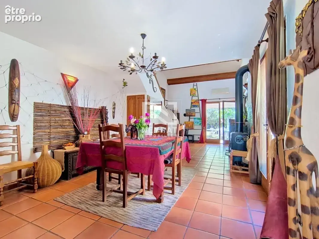 Bagnols en foret: 3 chambres , double garage, piscine, grand terrain - photo 9
