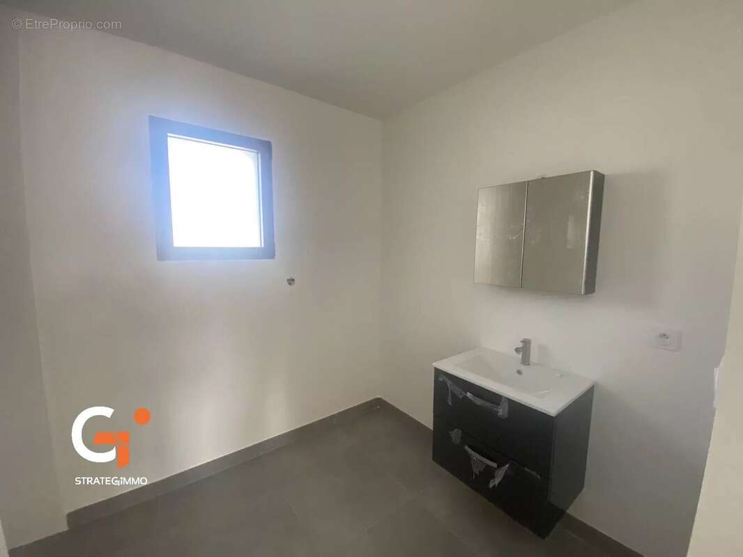 Maison à SAINT-ETIENNE-DU-ROUVRAY