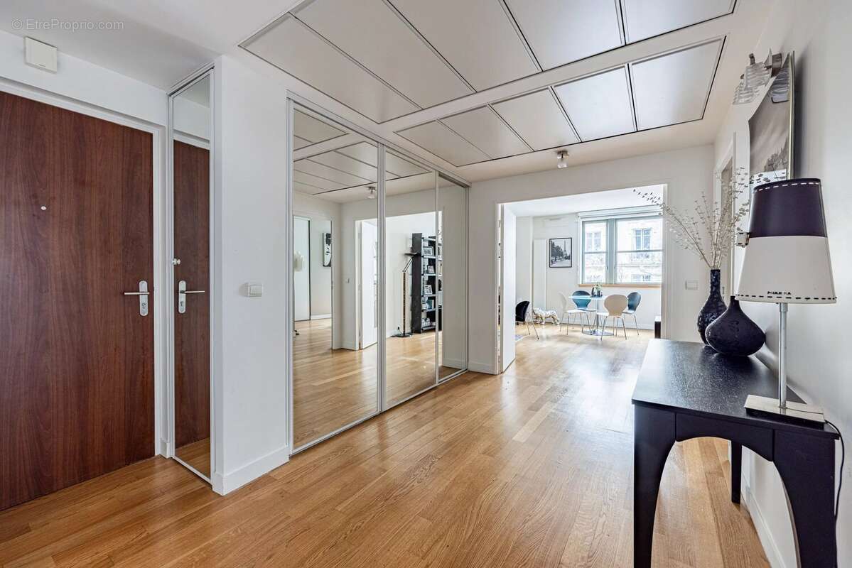 Appartement à PARIS-16E
