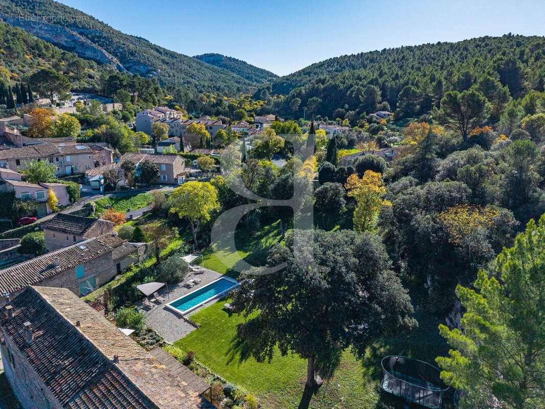 Maison à L&#039;ISLE-SUR-LA-SORGUE