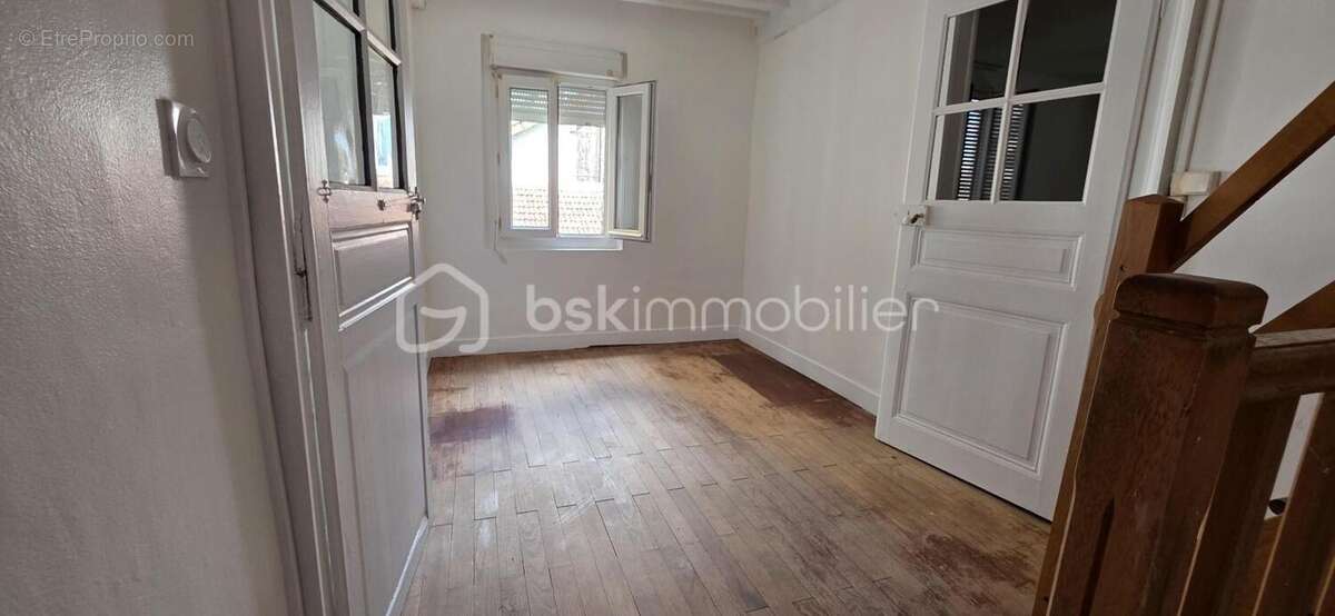 Maison ancienne avec fort potentiel et un terrain constructible - photo 3