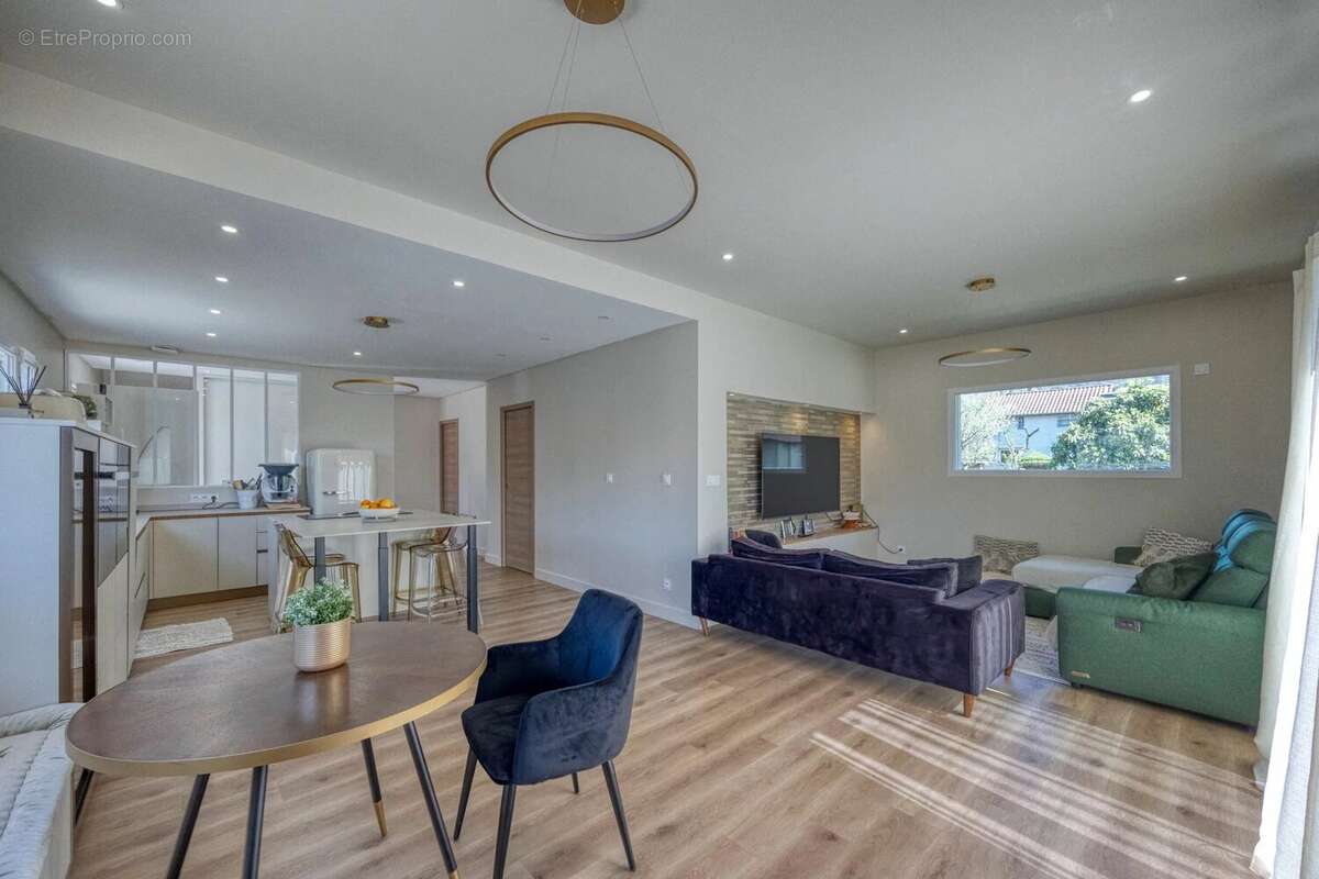 Maison à SAINT-EGREVE