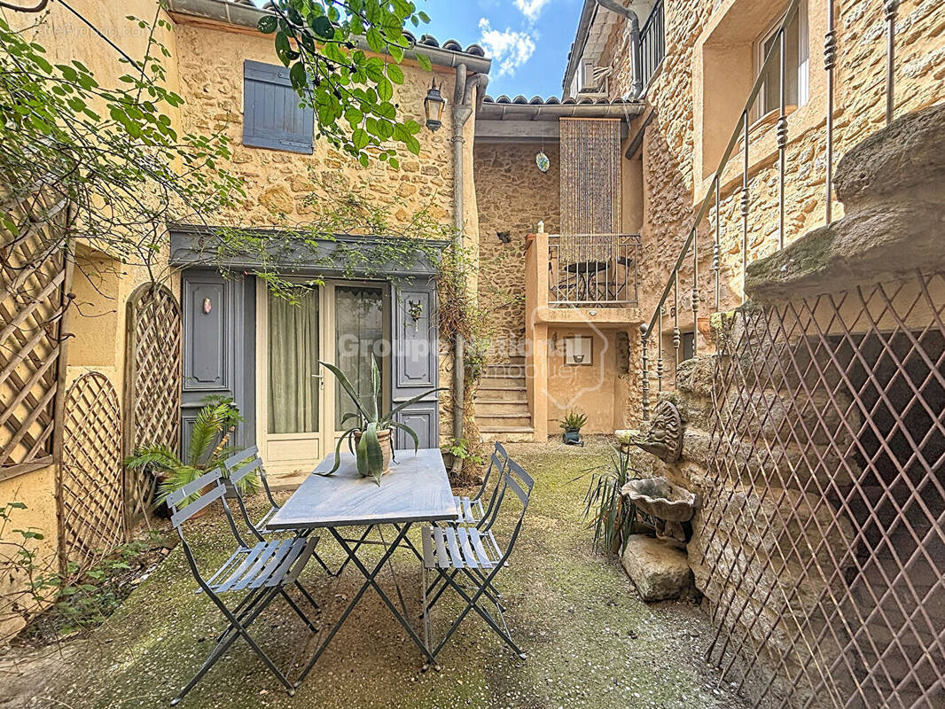 Maison à L'ISLE-SUR-LA-SORGUE