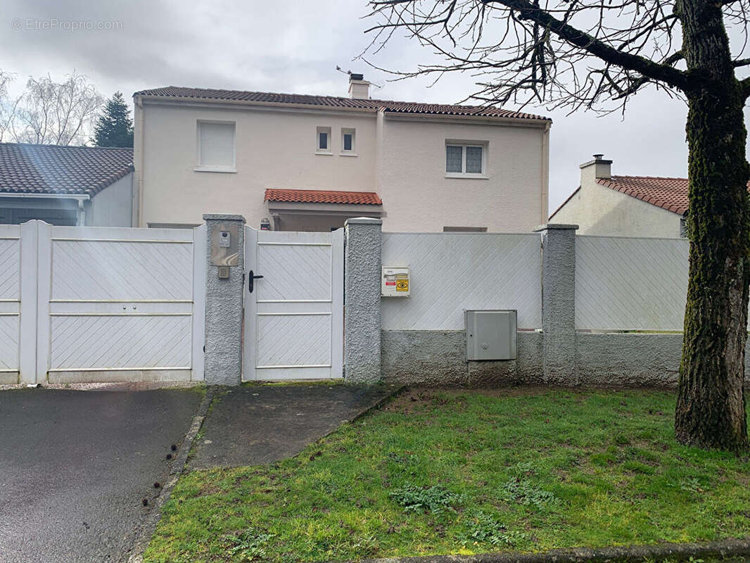 Maison à SAINT-SEBASTIEN-SUR-LOIRE